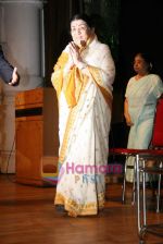 Lata Mangeshkar at Hridayesh Festival in Shanmukhanand, Sion on 26th Oct 2010 (20).JPG